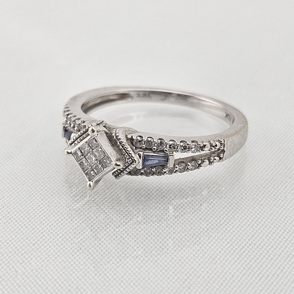 10k White Gold Engagement/Promise Ring with Natural Diamonds & Sapphire - Picture 3 of 9